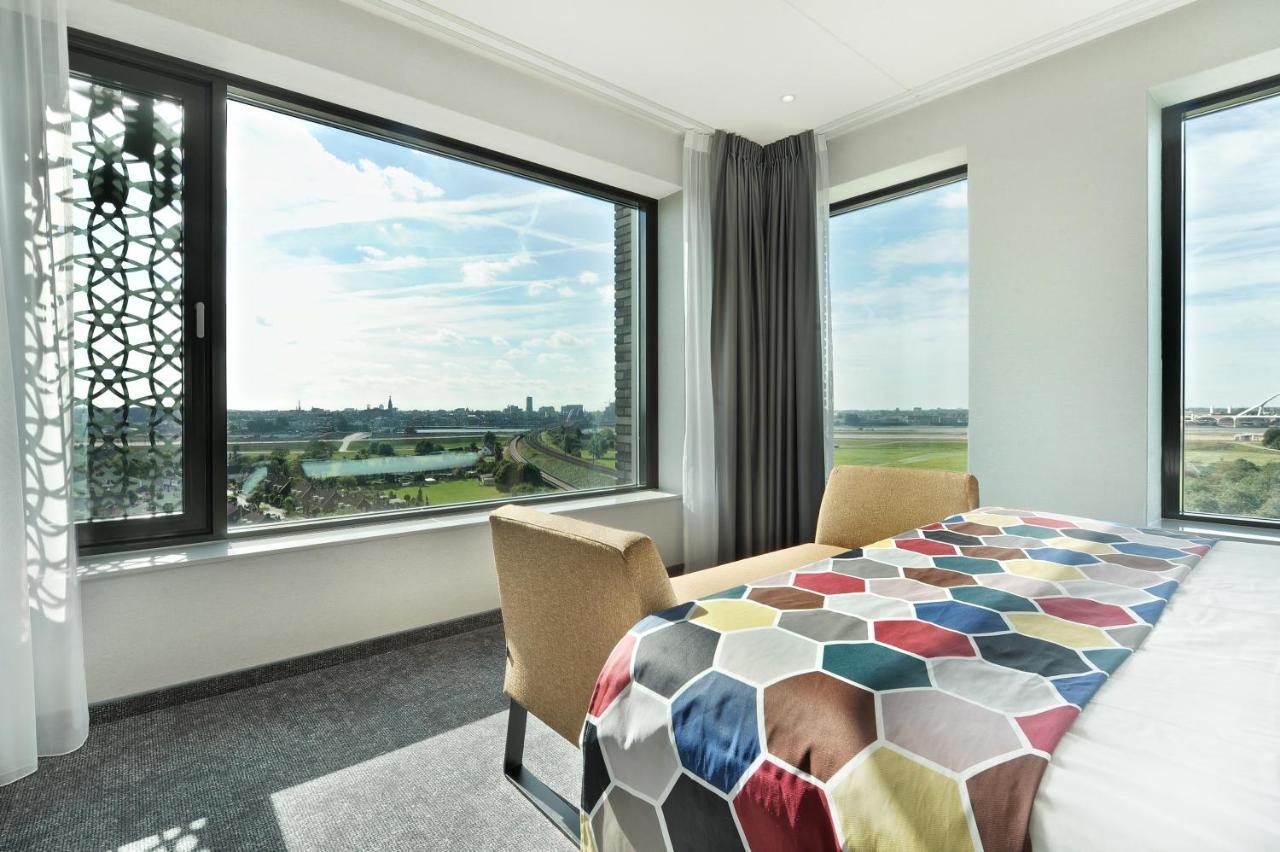 Deluxe Double Room Shower